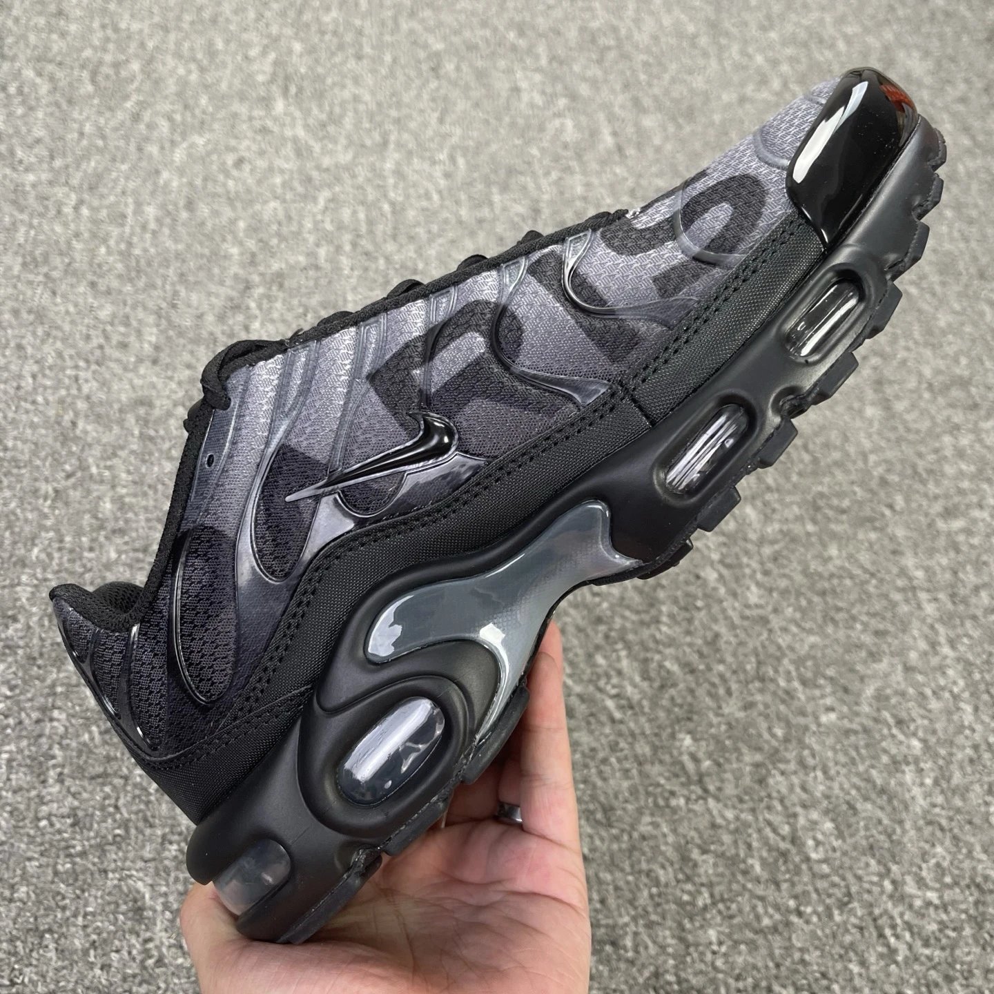 IB2253-001 Black Grey