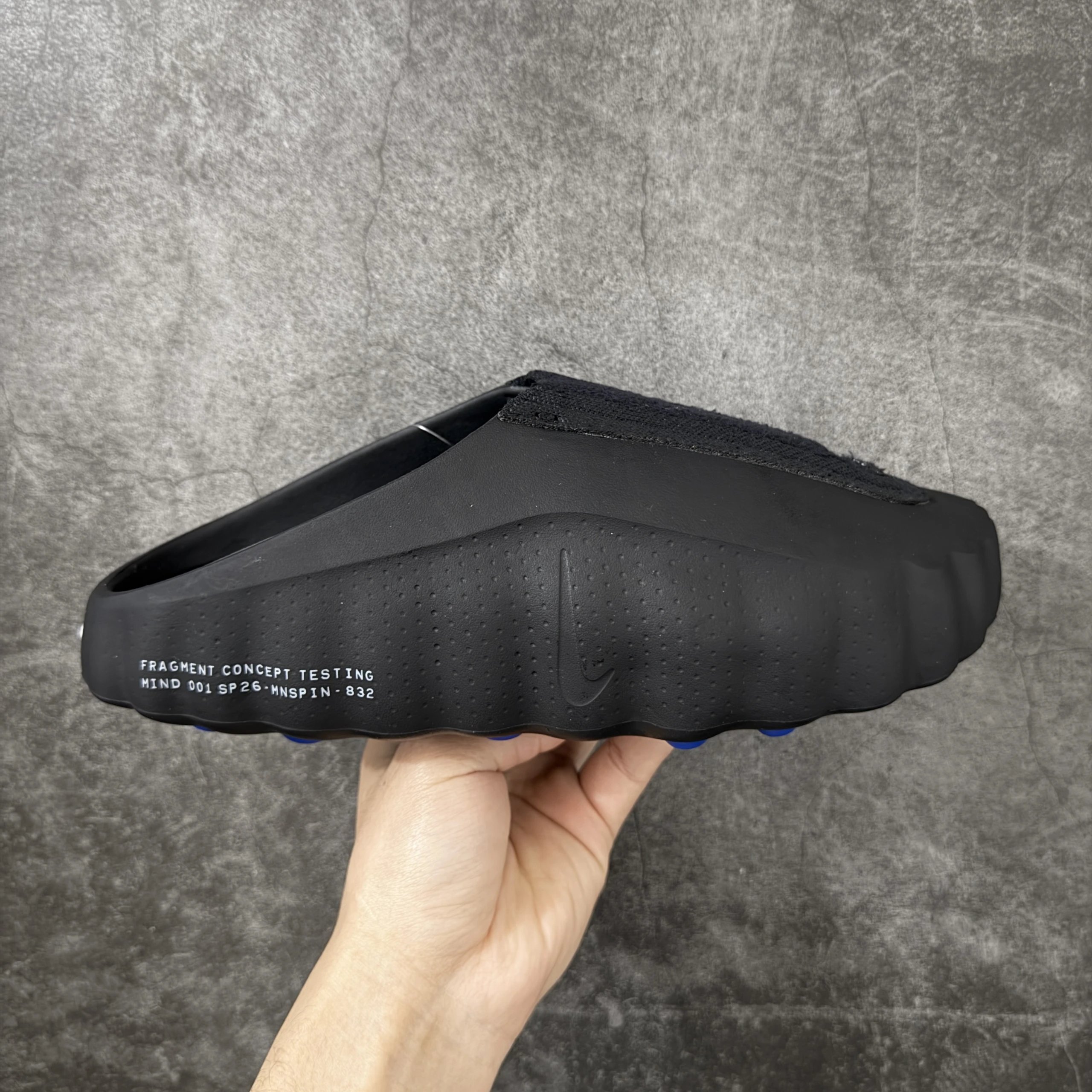 IQ5802-001 Black/Blue