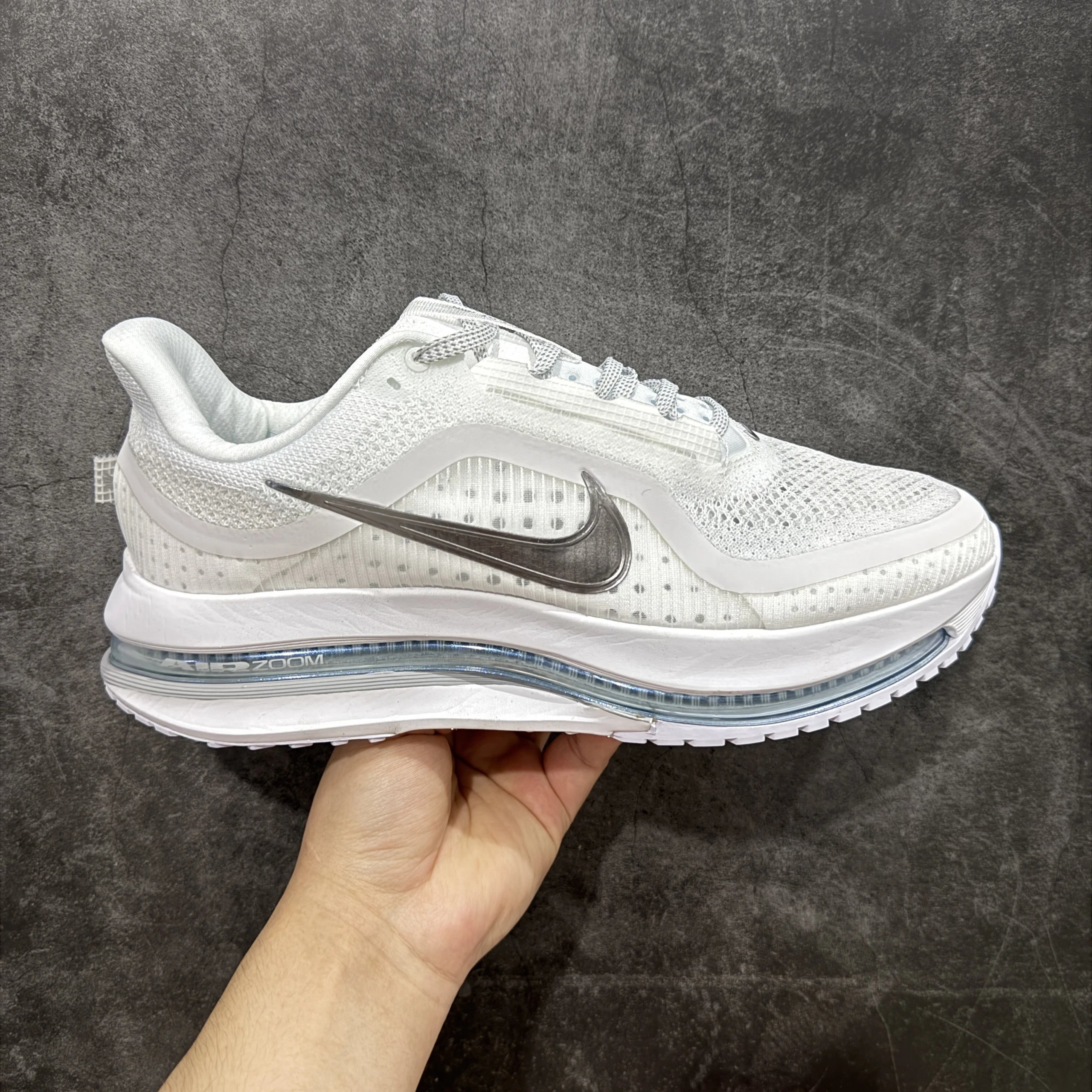 【HQ2592-102】 White Blue