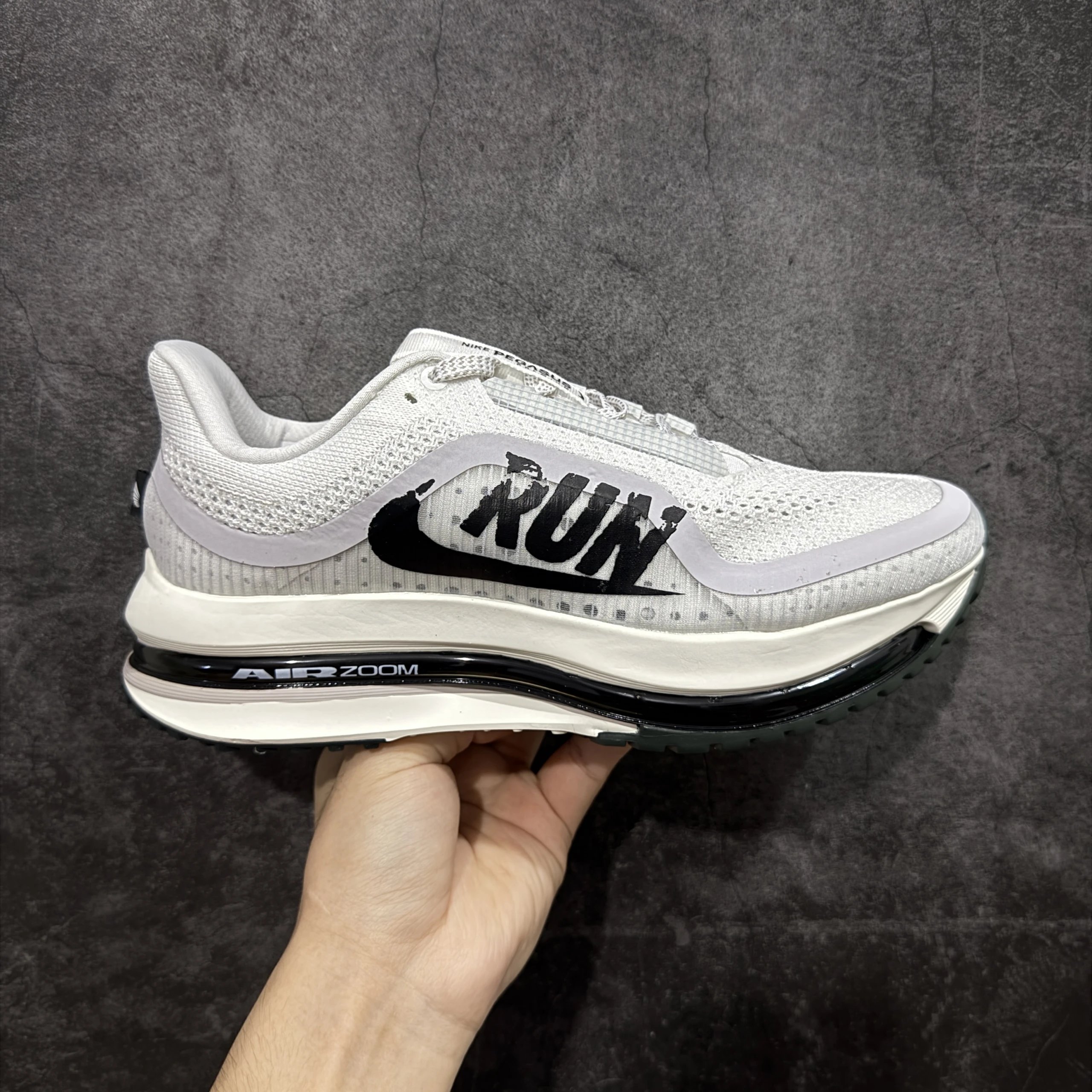 IH2288-001 White Black