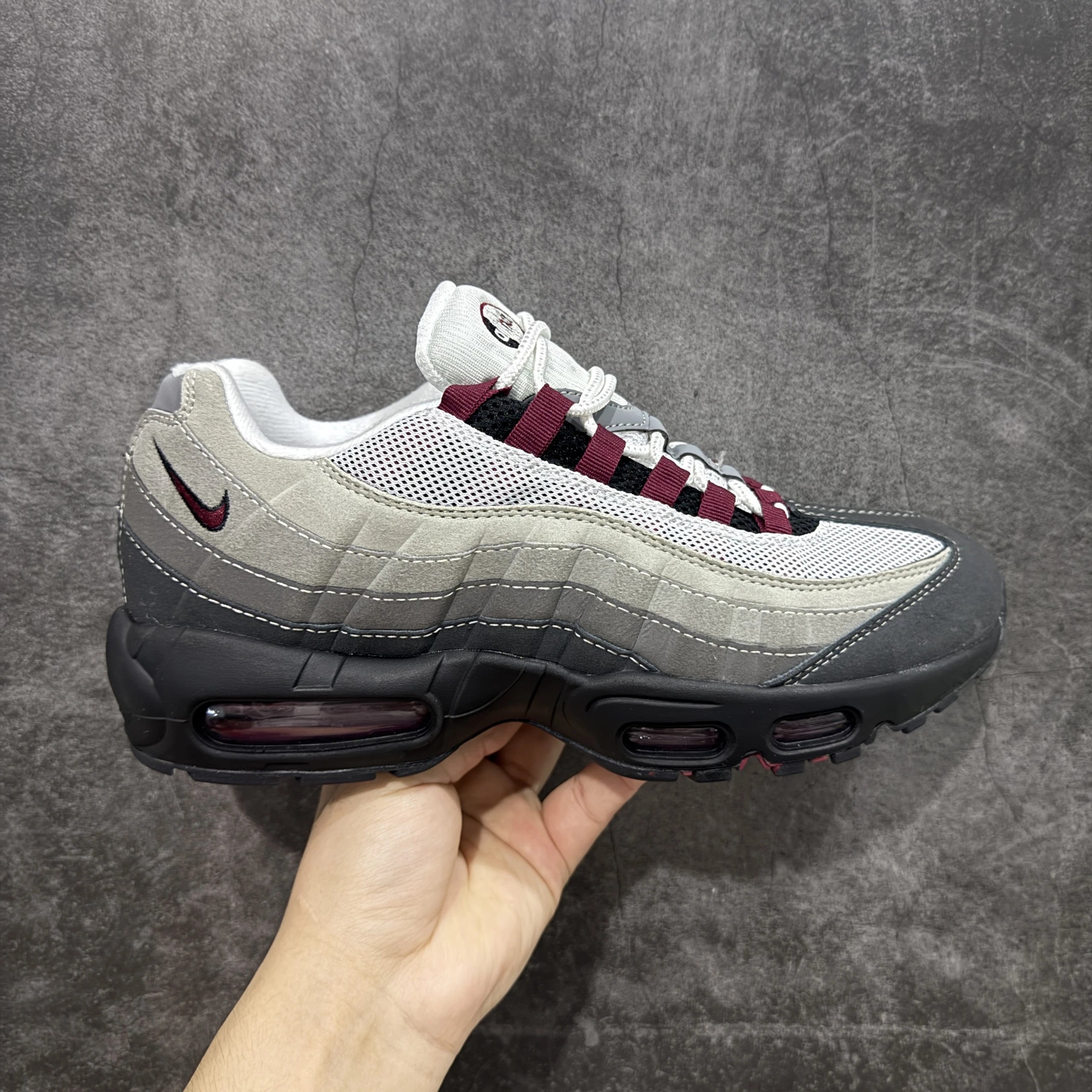 Grey Wine Red DQ9001-001