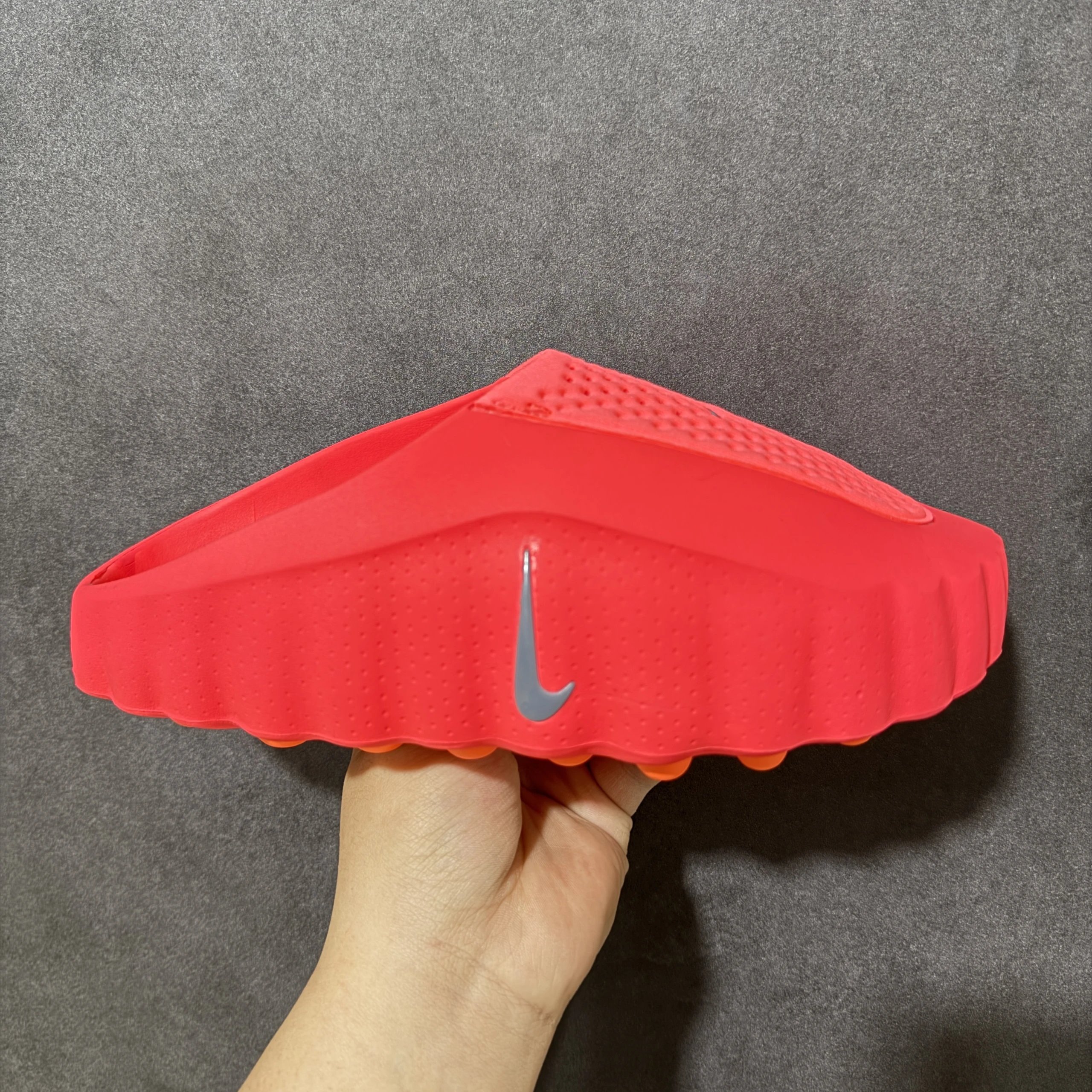 HQ4307-600 Red
