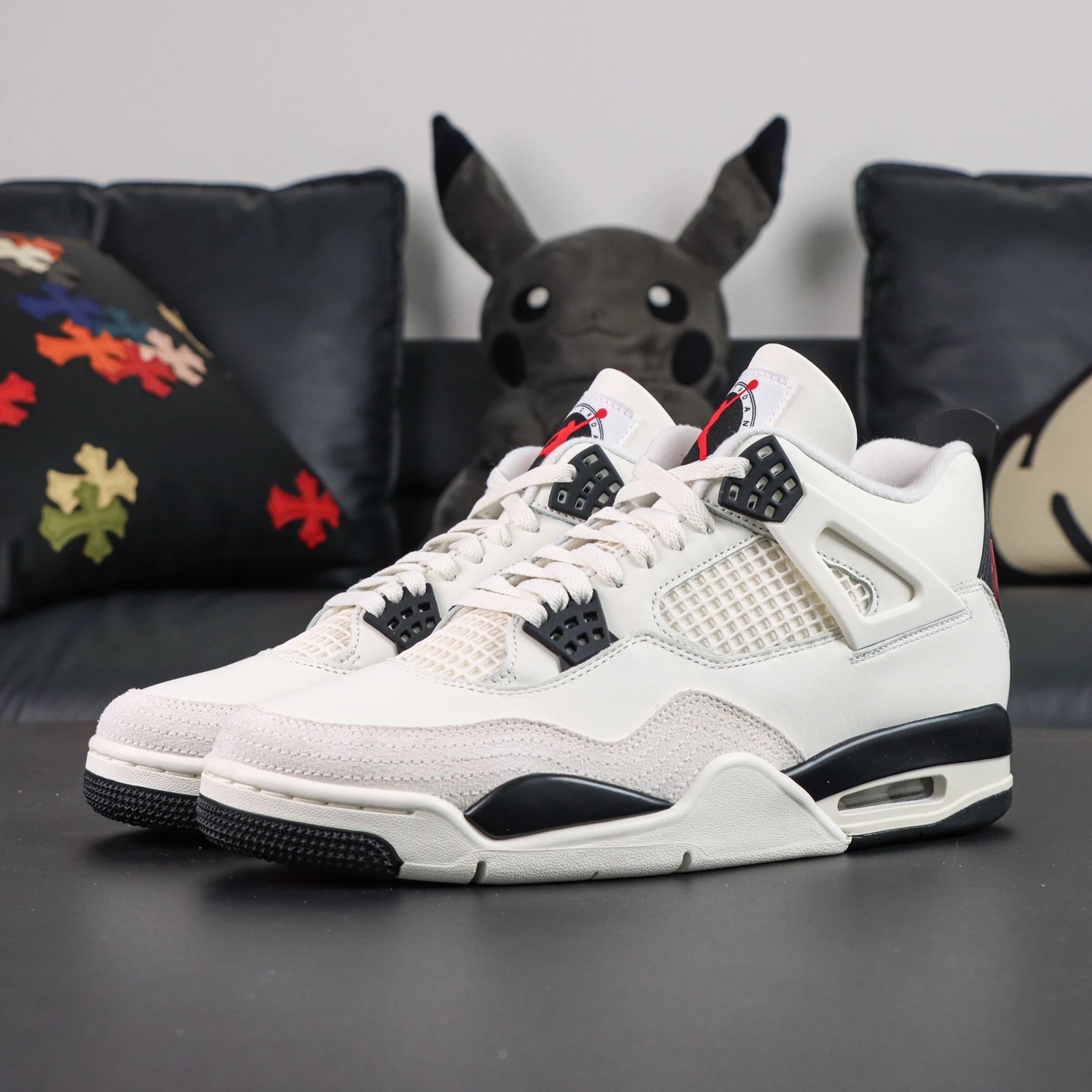 IM4002-100 White Black Red