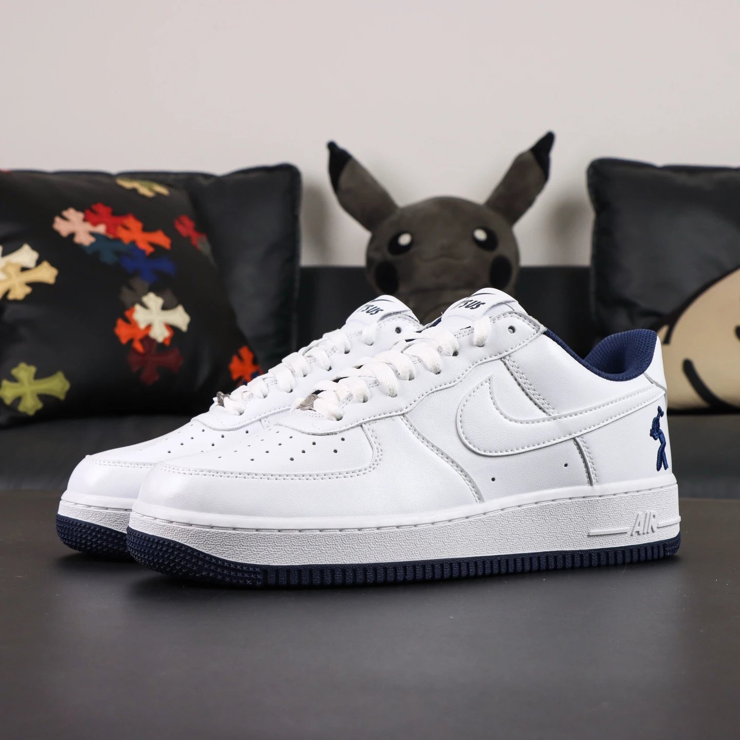 IB5720-100 White Blue