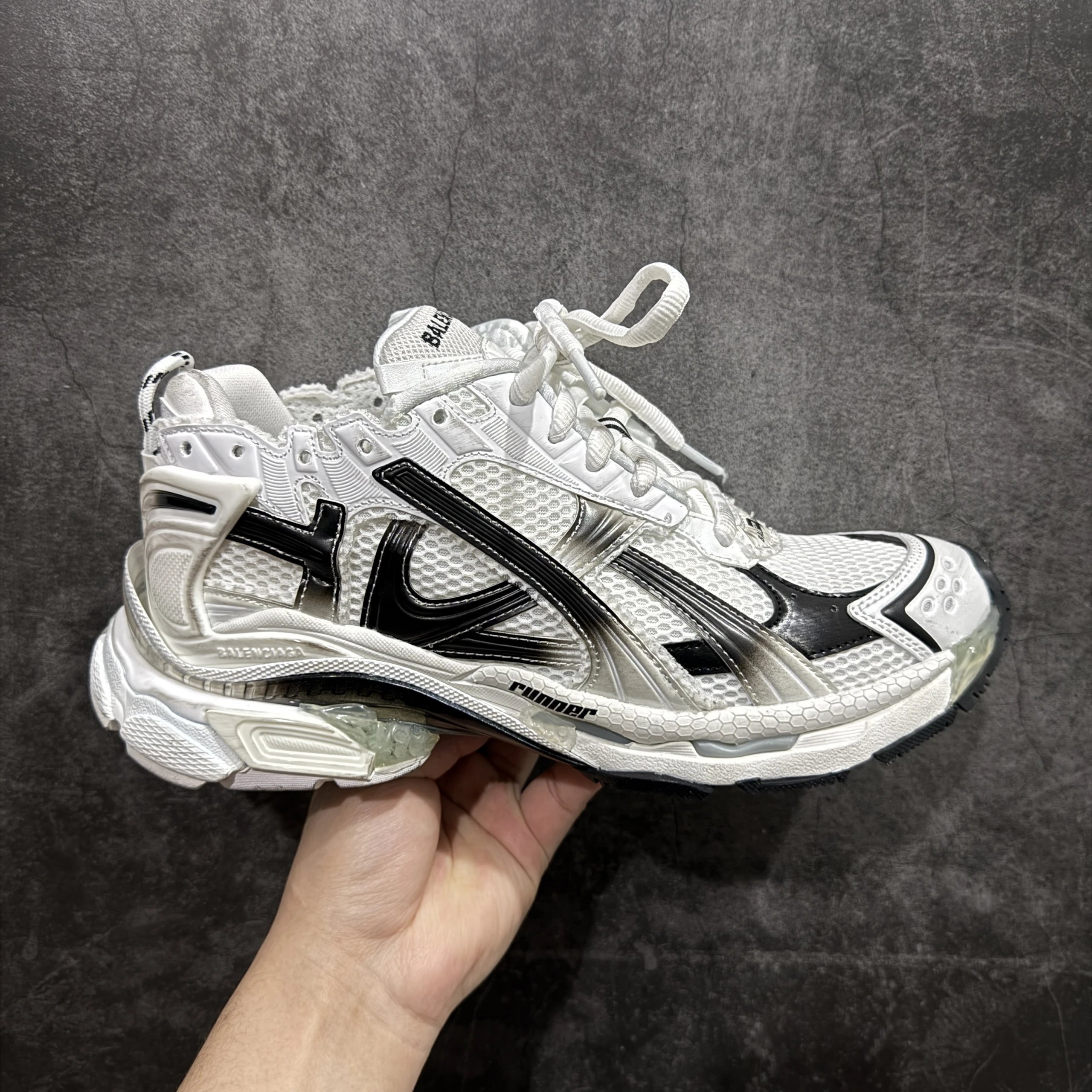 7.5th Gen White Black Gradient