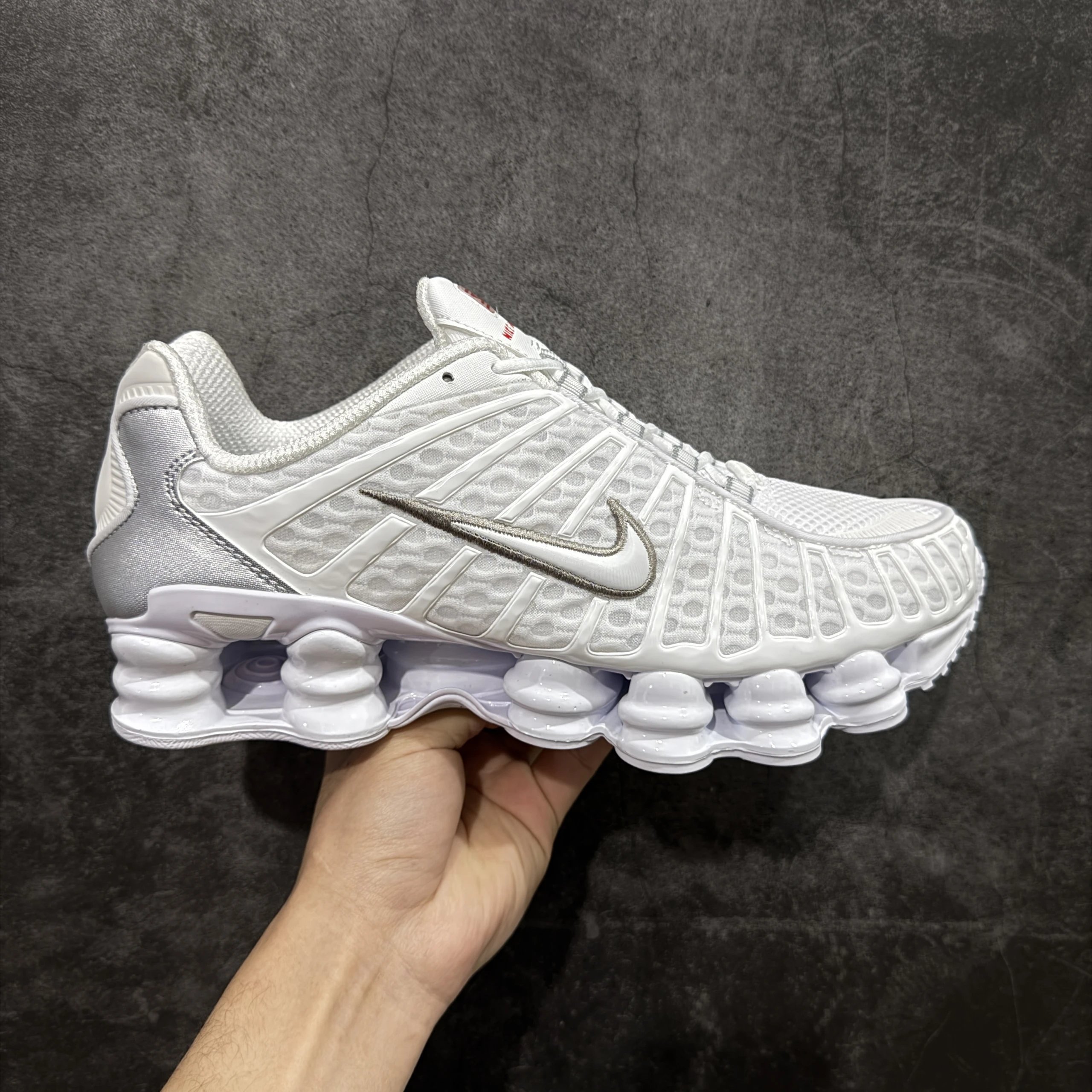 AV3595-100 Silver White