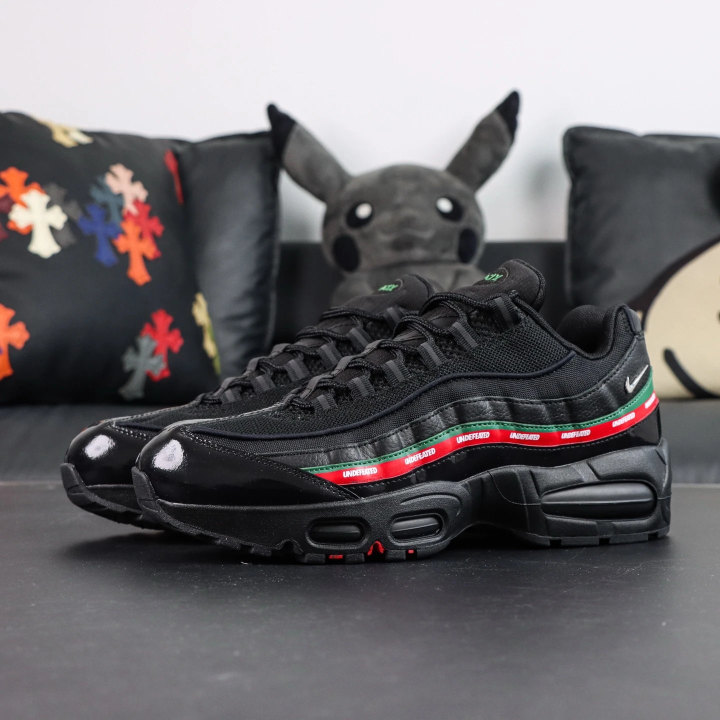 IB4453-001 Undefeated Black