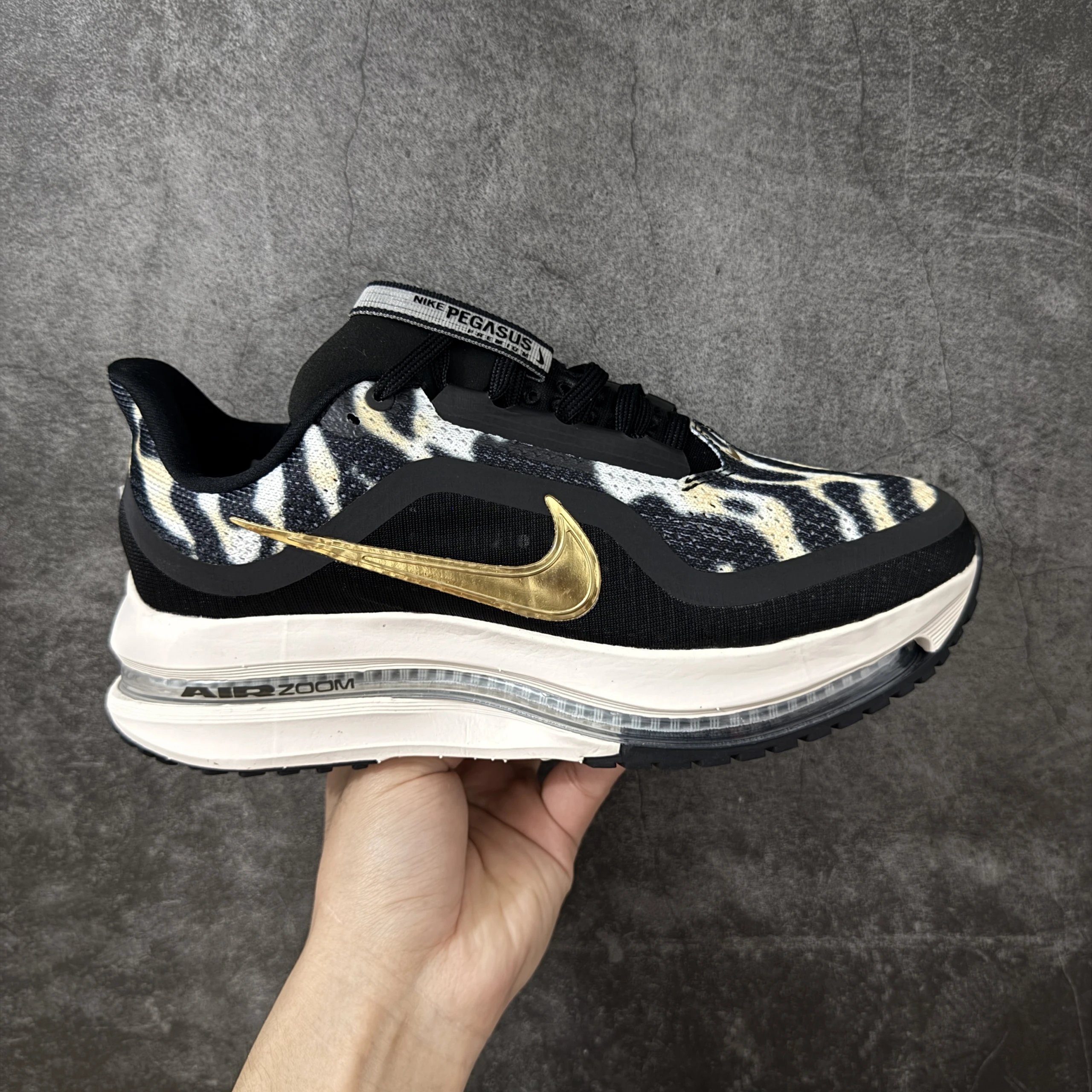 IQ0368-010 Black Gold