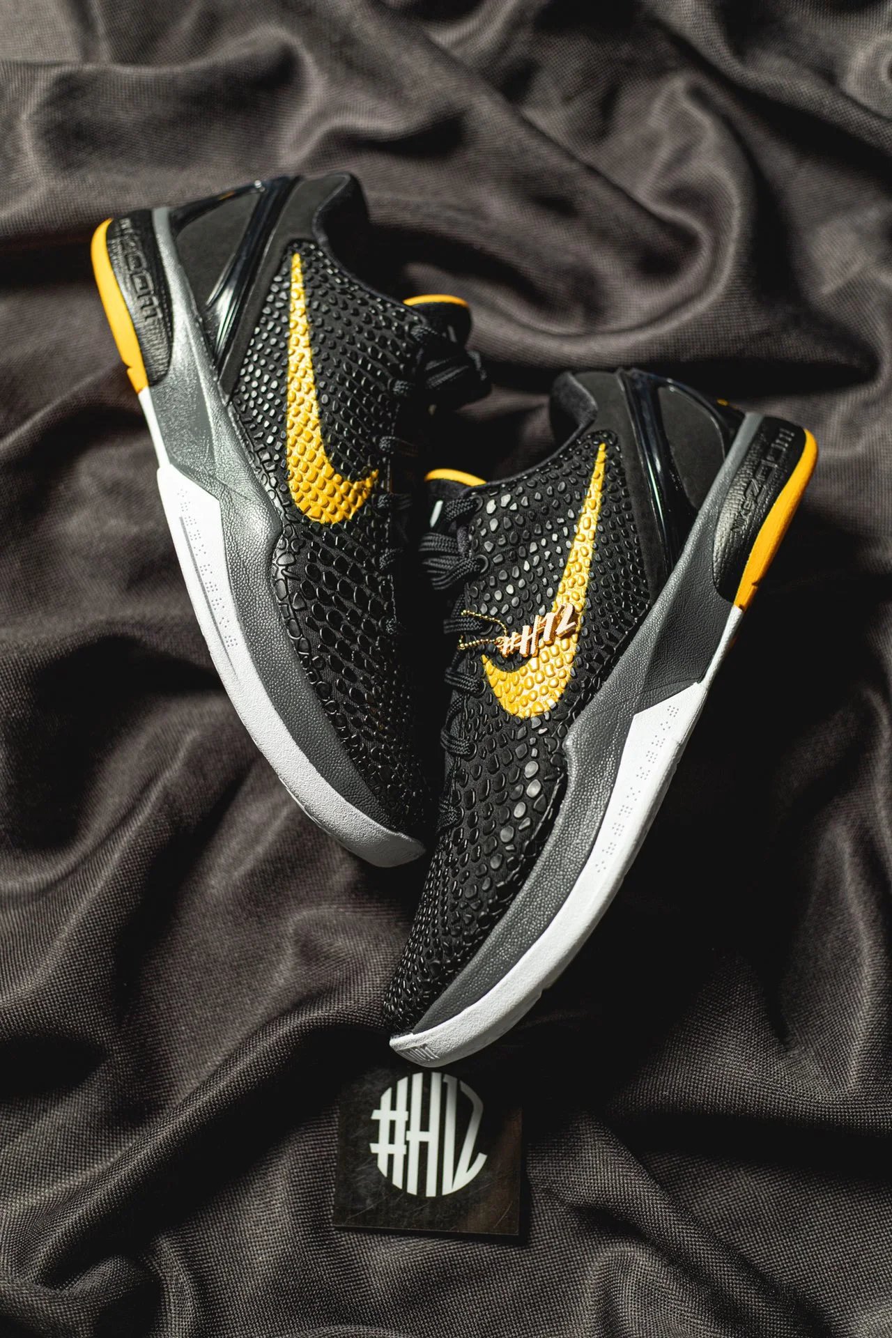 6 Black/Yellow