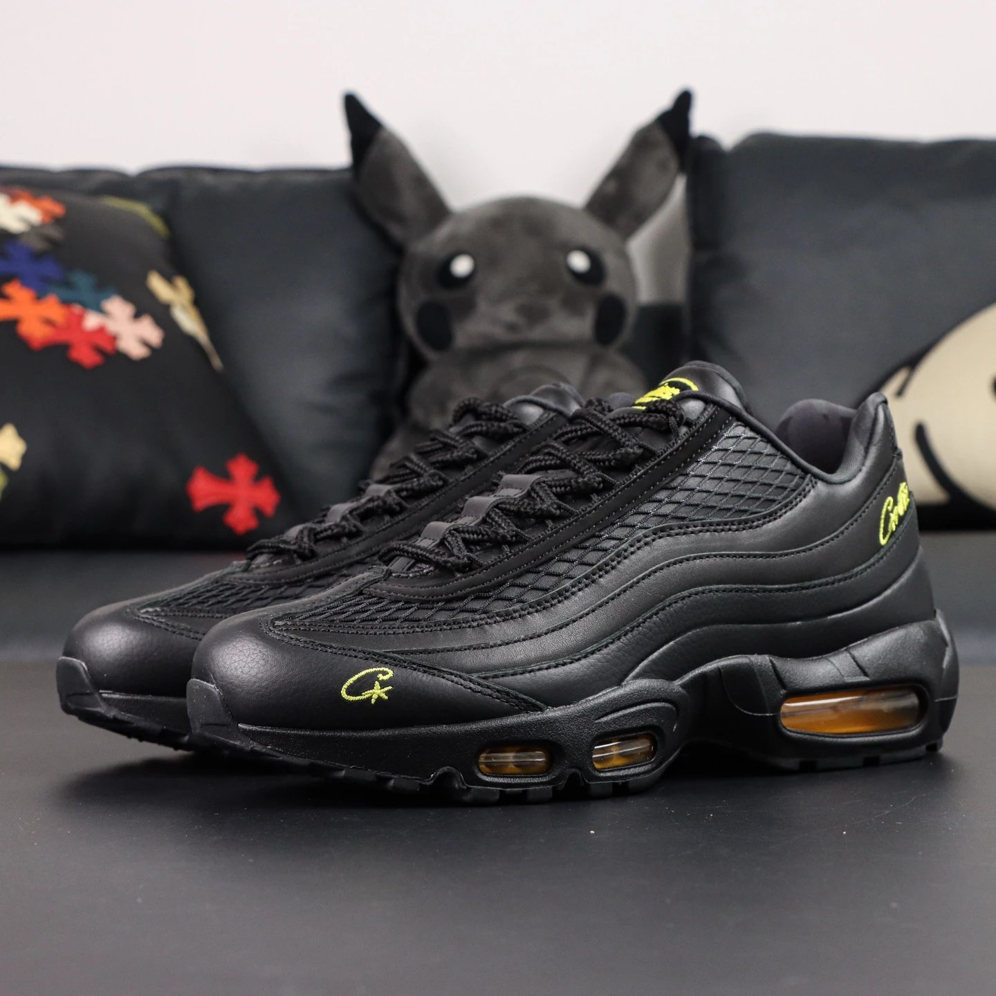 【 FB2709-003 】 Co branded Black and Yellow