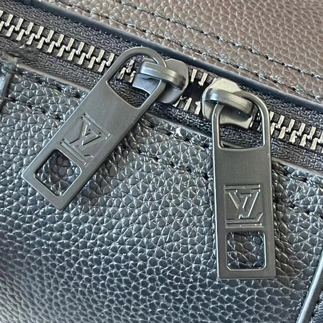 Louis Vuitton Monogram Empreinte Mini Pochette Métis White Shoulder Bag - 5