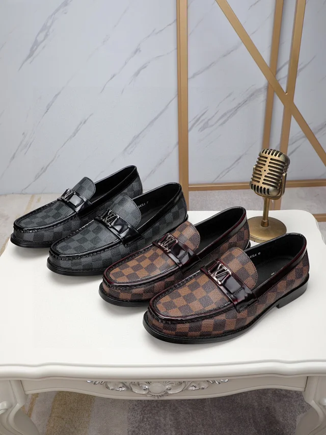 Unbranded Leather Shoes Checkerboard Slip-On Loafers with Metal Letter Buckle product detail image 1