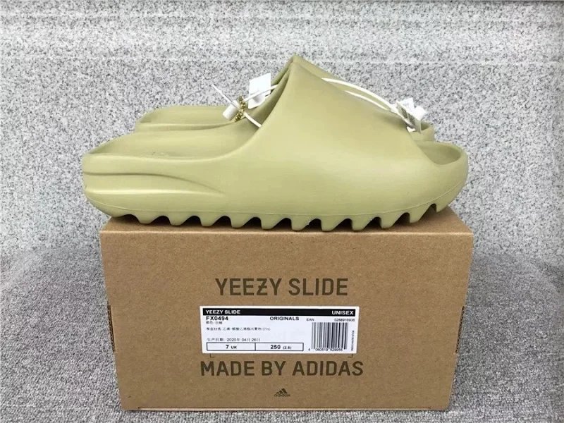YEEZY SLIDE
