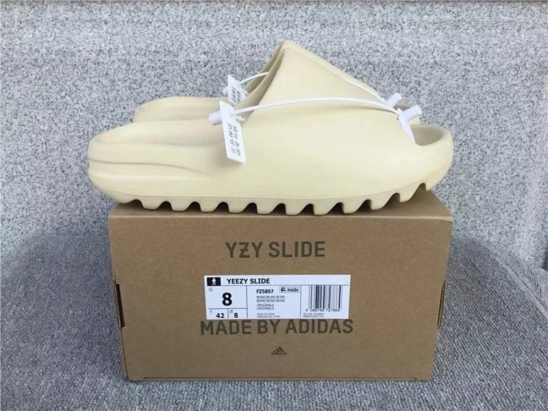 YEEZY SLIDE