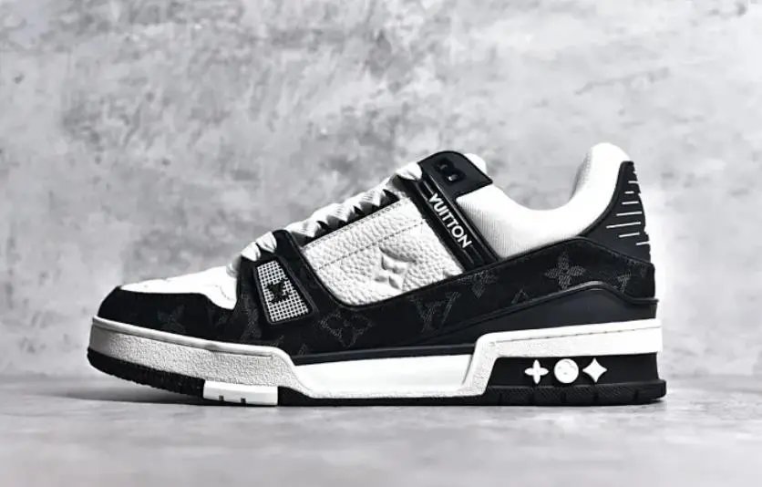 Louis Vuitton B22 Sneakers [39