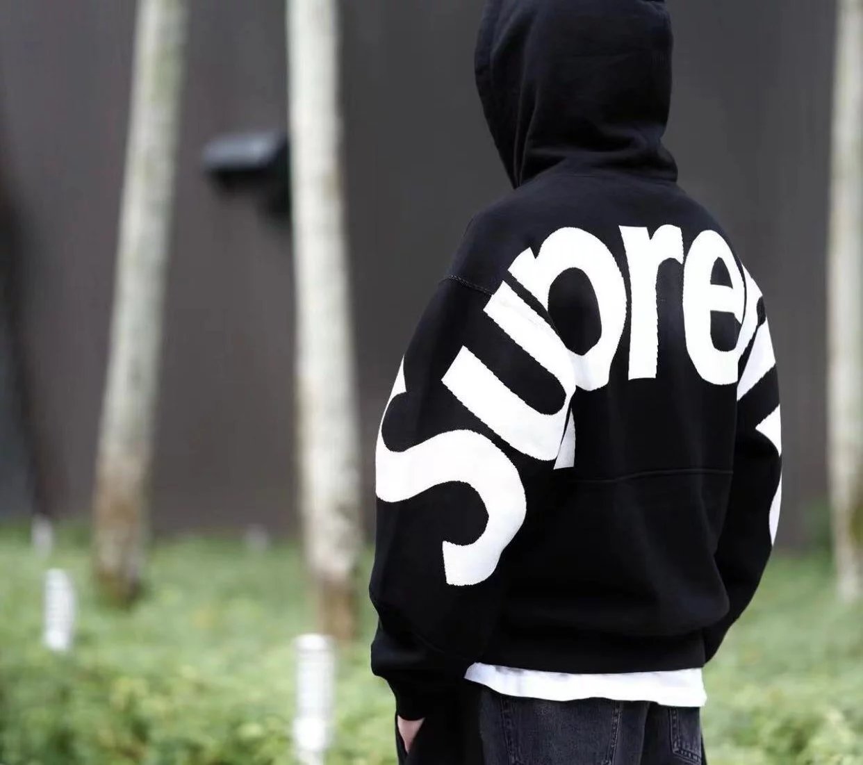 Black (knitted stitching)