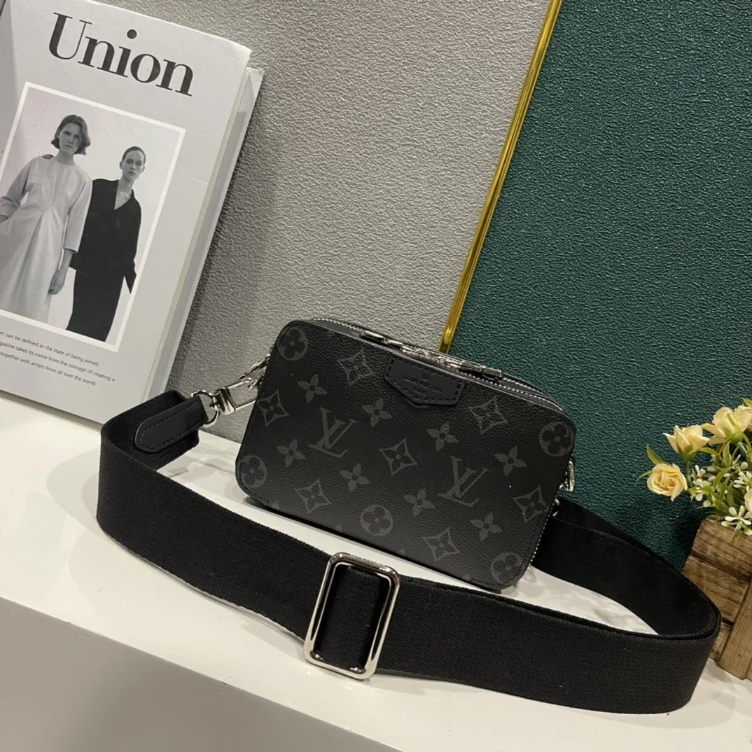 LouisVuittonblacksatchel letter