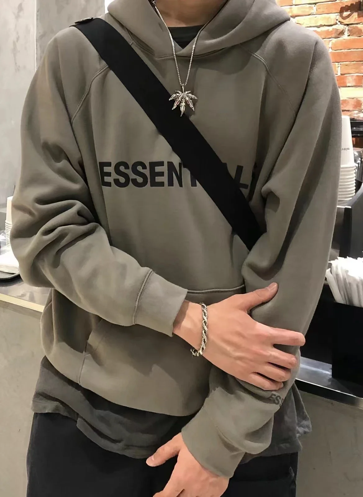 Sudadera Essentials