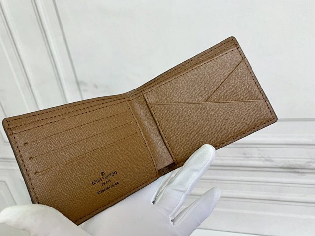 LV Louis Vuitton Wallet: seller detail photo 5