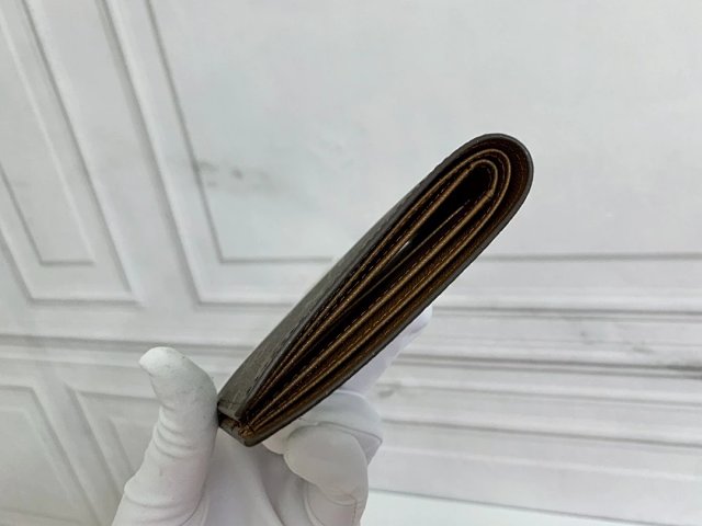LV Louis Vuitton Wallet: seller detail photo 3