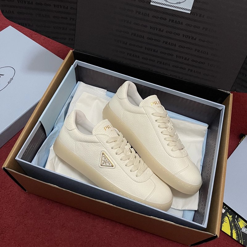 𝐏𝐑*𝐃𝐀普拉达新款三角徽标运动体闲小白鞋 Whatsapp : +86 134 3563 7886