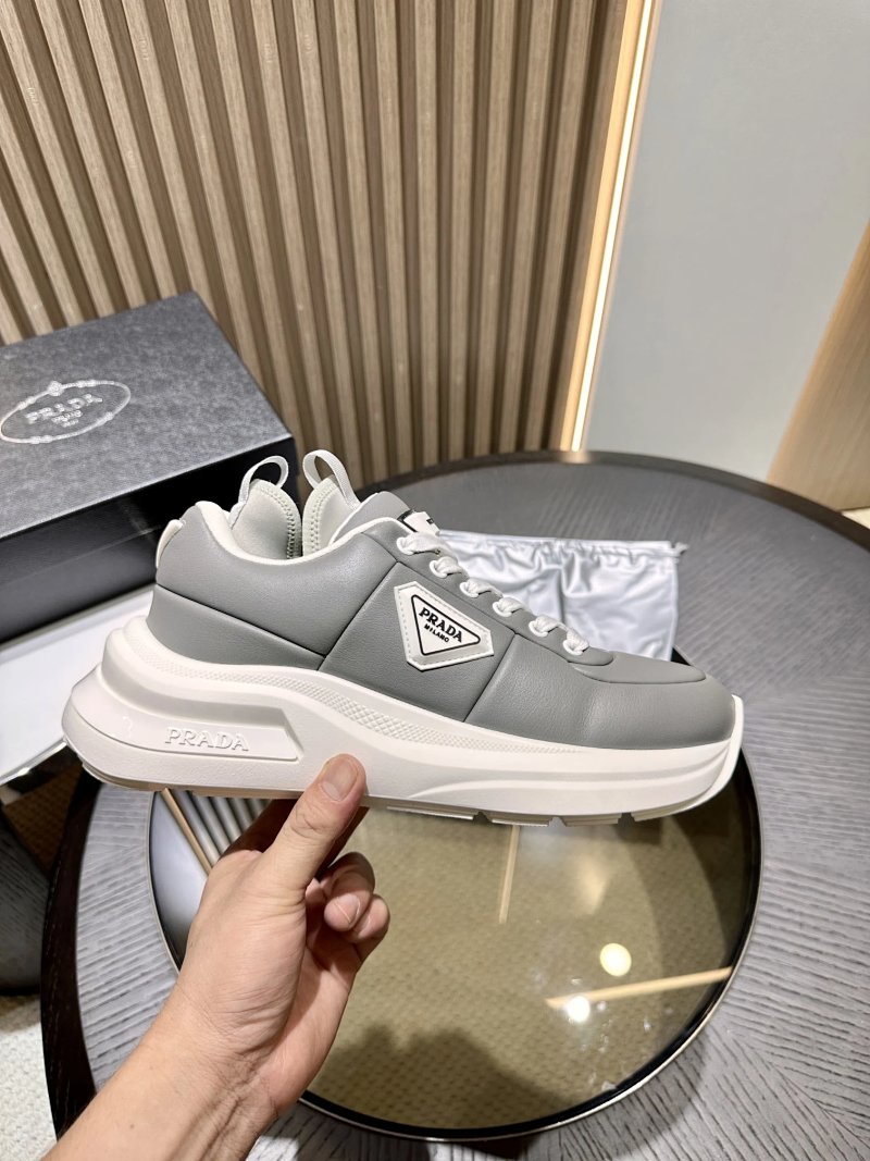 Prad*运动鞋 Whatsapp : +86 134 3563 7886