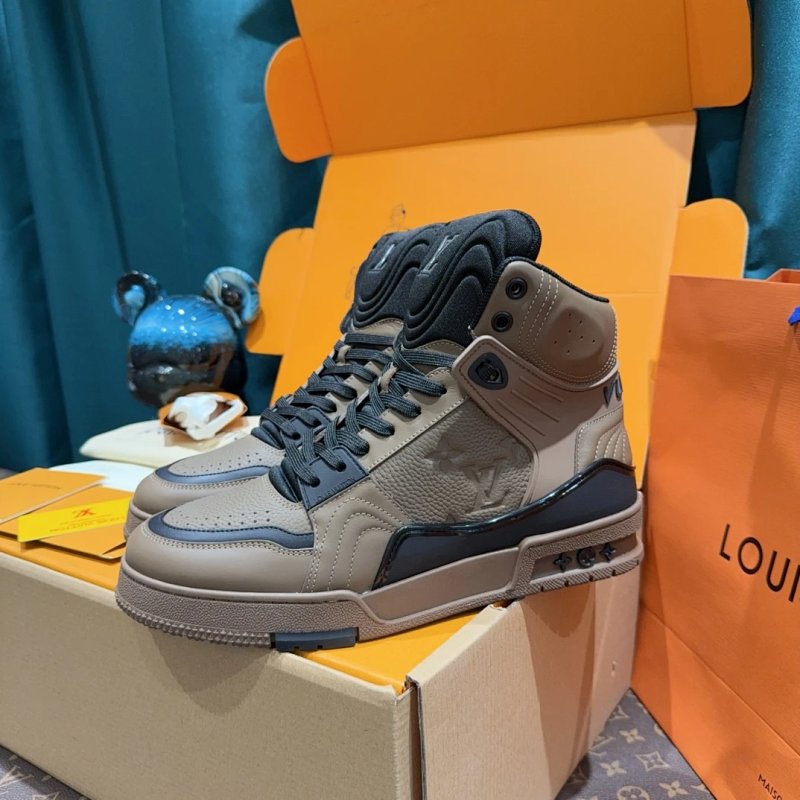 Trainer 最新款高帮运动鞋 Whatsapp : +86 134 3563 7886