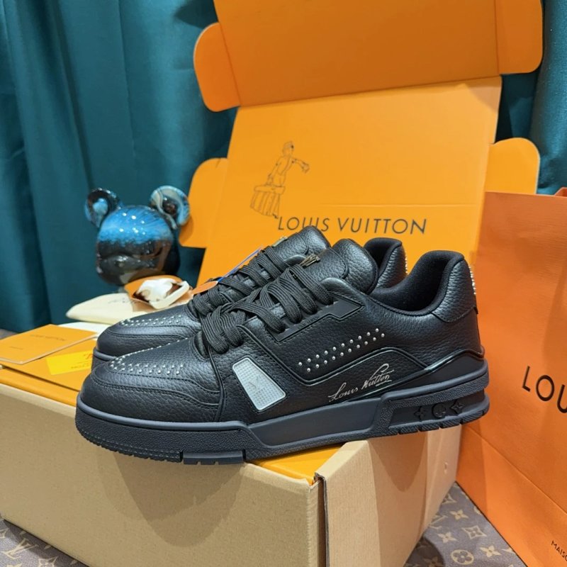 Trainer 最新款运动鞋 Whatsapp : +86 134 3563 7886