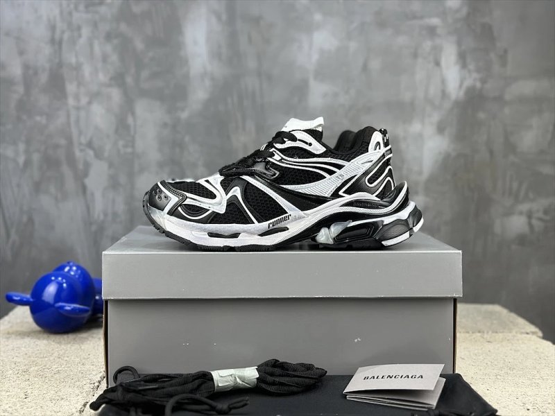 1B**alenciaga Runner sneakers