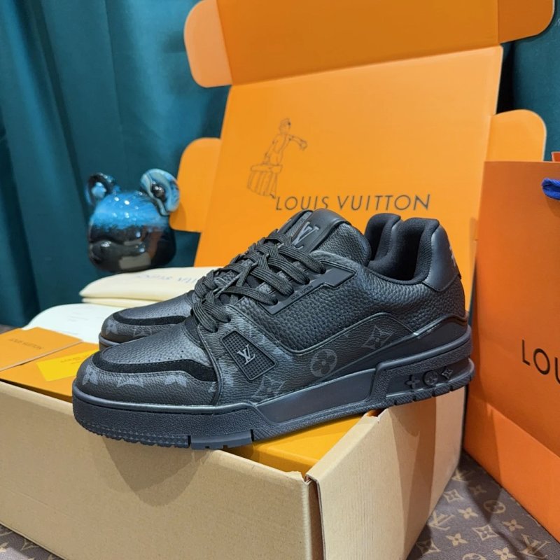 Trainer 最新款运动鞋 Whatsapp : +86 134 3563 7886