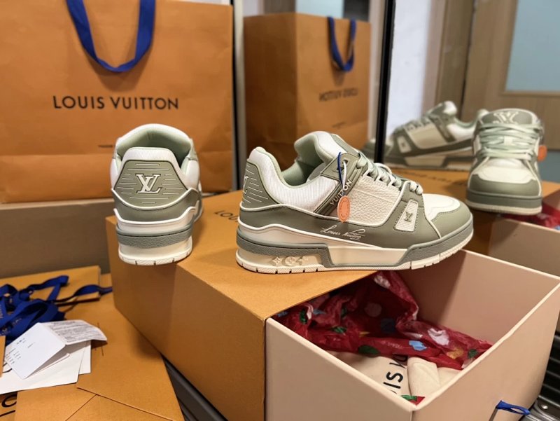 Trainer 最新款运动鞋 Whatsapp : +86 134 3563 7886
