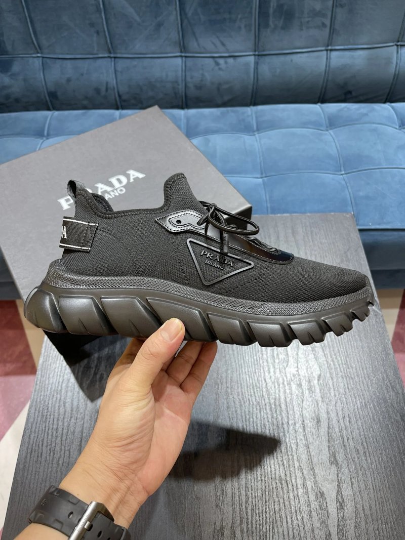 PRAD* 新款男士运动系列 Whatsapp : +86 134 3563 7886