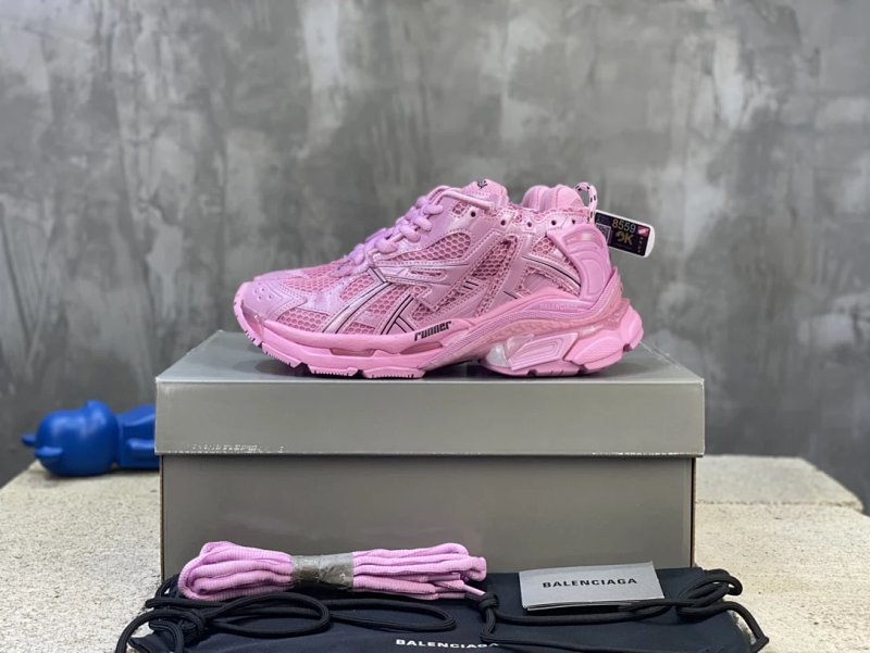 1B**alenciaga Runner sneakers