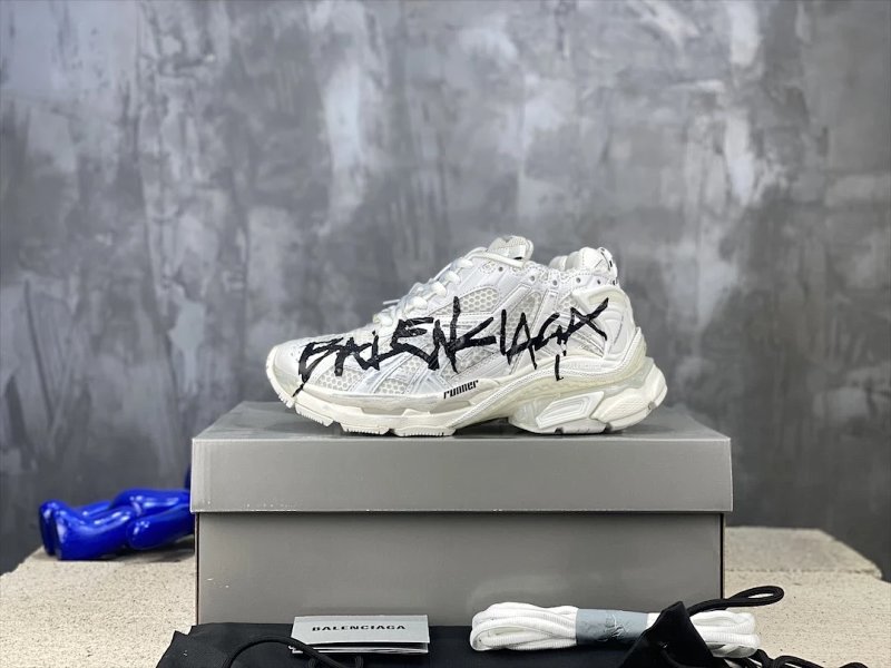 1B**alenciaga Runner sneakers