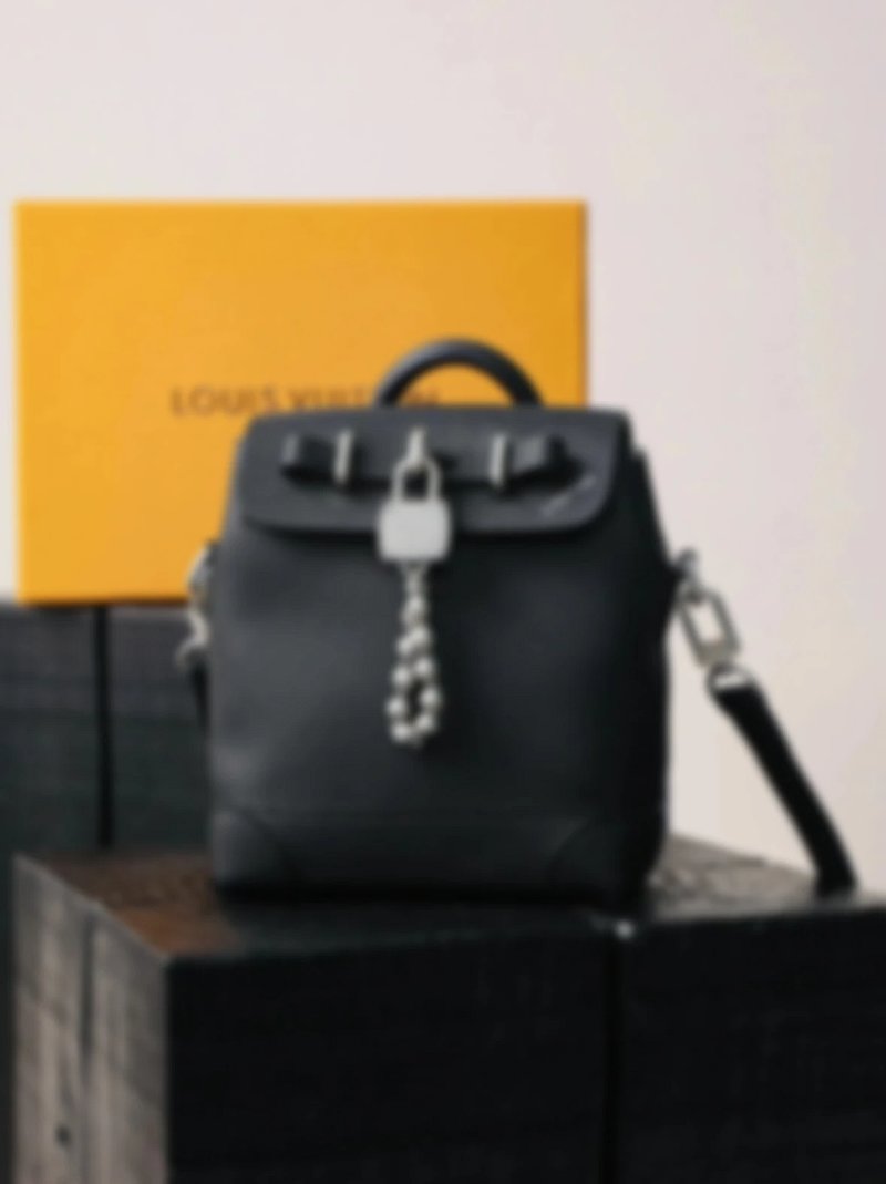P1399 Item ID 8483 Haute Couture - Steeler-15- Metal Pearl Pendant - Flip Bag - Show Lock