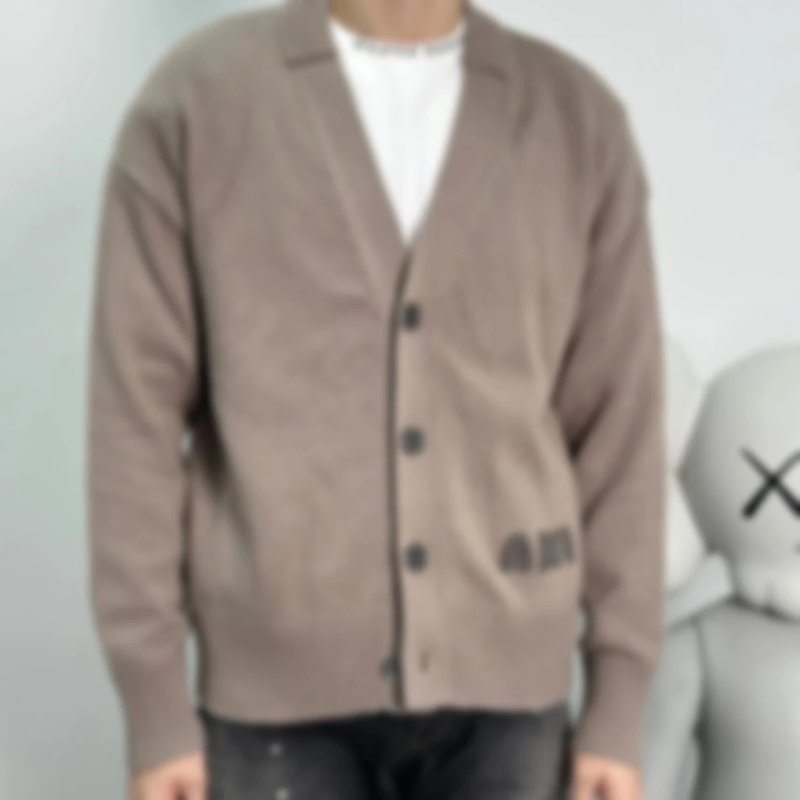 P519 Item ID 8001 AMI embroidered logo V collared long sleeve sweater “85% cotton ➕15% c