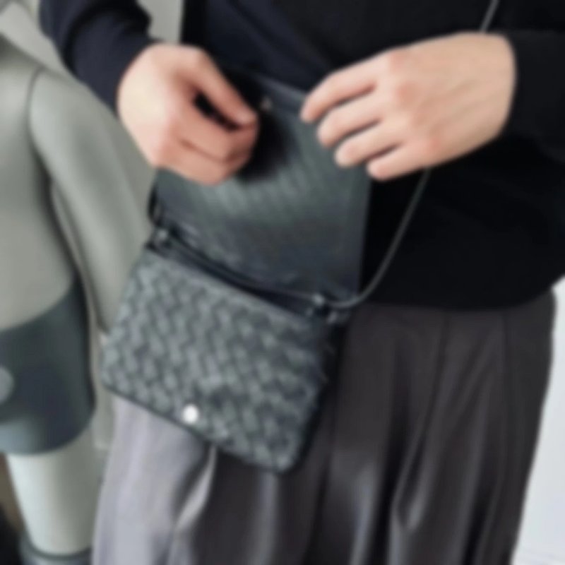P1099 Item ID 8450 B0ttega Veneta BV - Classic Weaving Series - Sheepskin Small Grid Hand