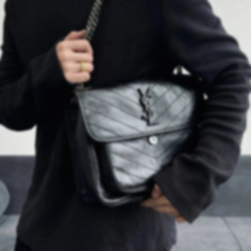 P1499 Item ID 8515 Yevs-SL-YS1- Classic -NIKI- flip chain bag - Silver chain black label