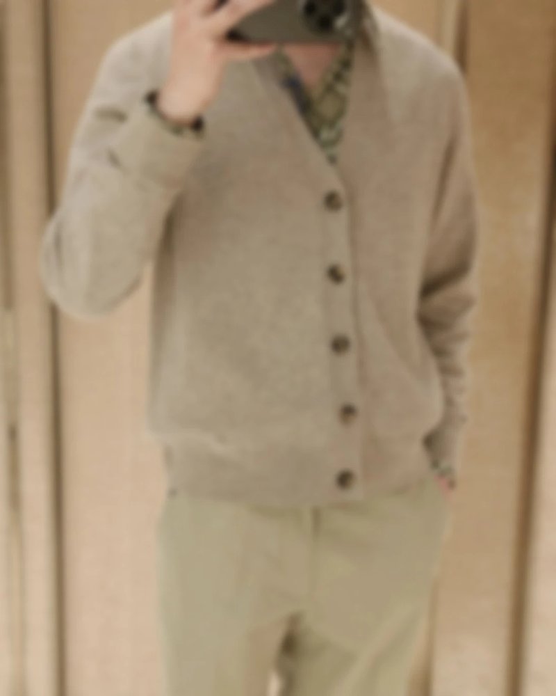 P499 Item ID 8251 BBR Embroidered Signature Sweater Cardigan _97% Cashmere ➕ 3% polyeste