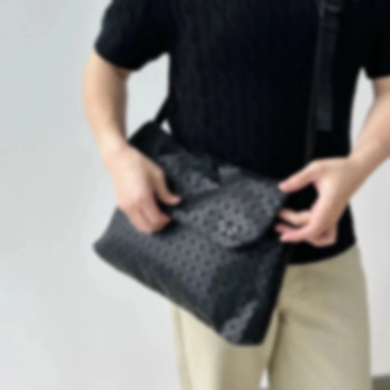 P569 Item ID 8489 Issey Miyaki - Miyake Lifetime -2021 FW Kuro - Miyake Lingge Bag - Tor