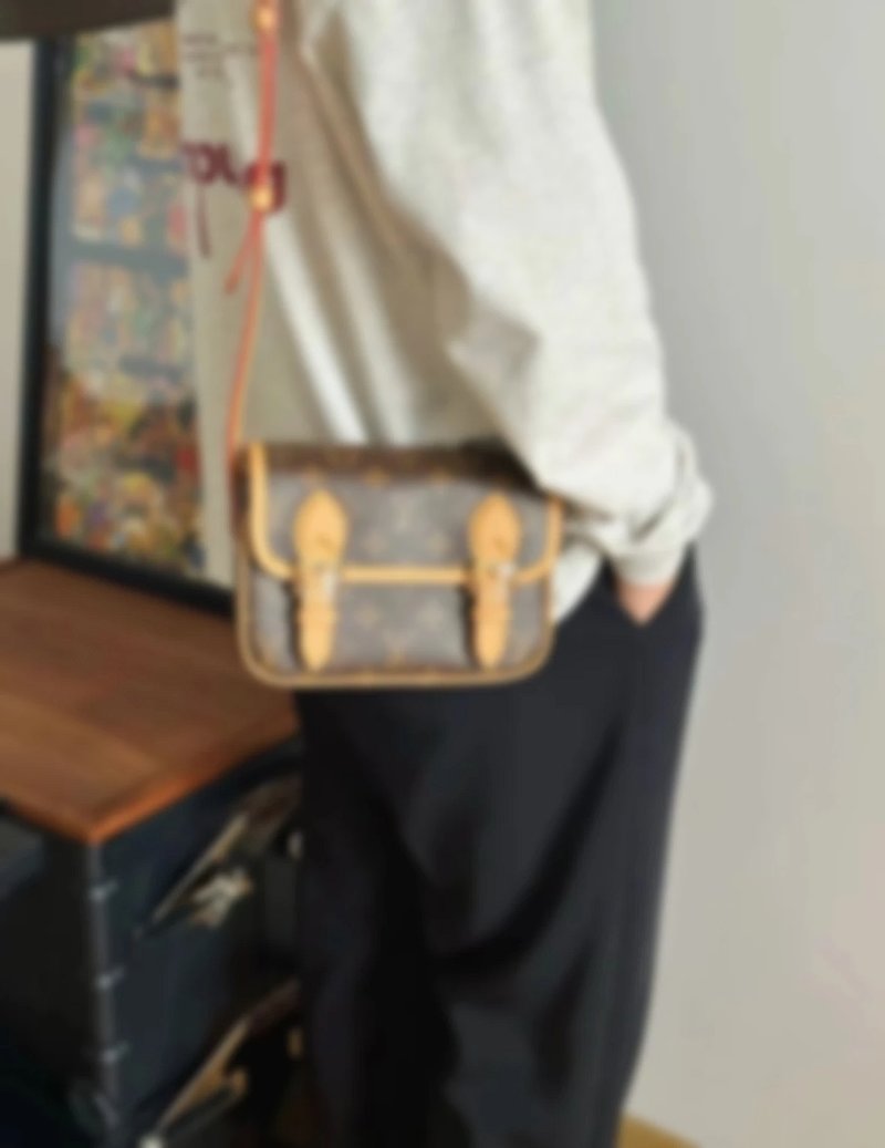 P799 Item ID 8447 Archive _Personal Cardboard - Custom Leather_ Dazzling Metal Piece Mag