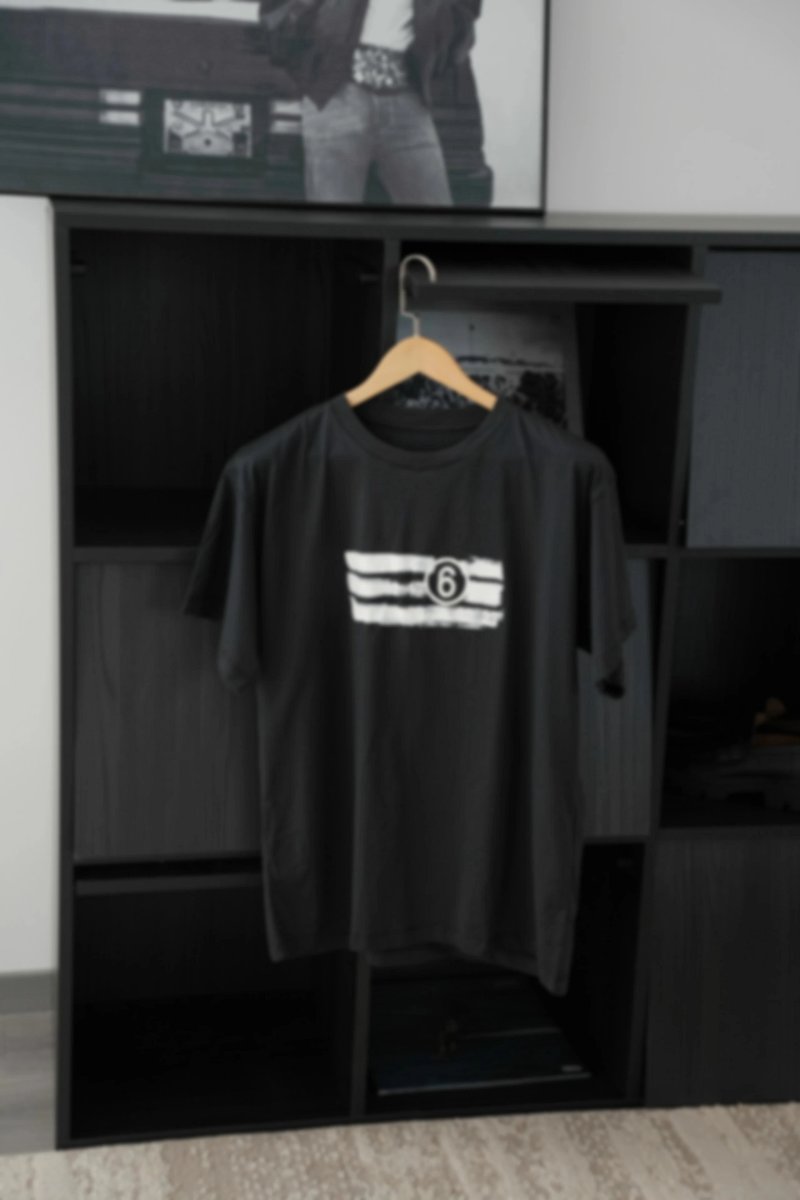 P209 Item ID 8328 MM6-Magila SS25 _Correct Layered Printing_ - Digital Printed Round Nec