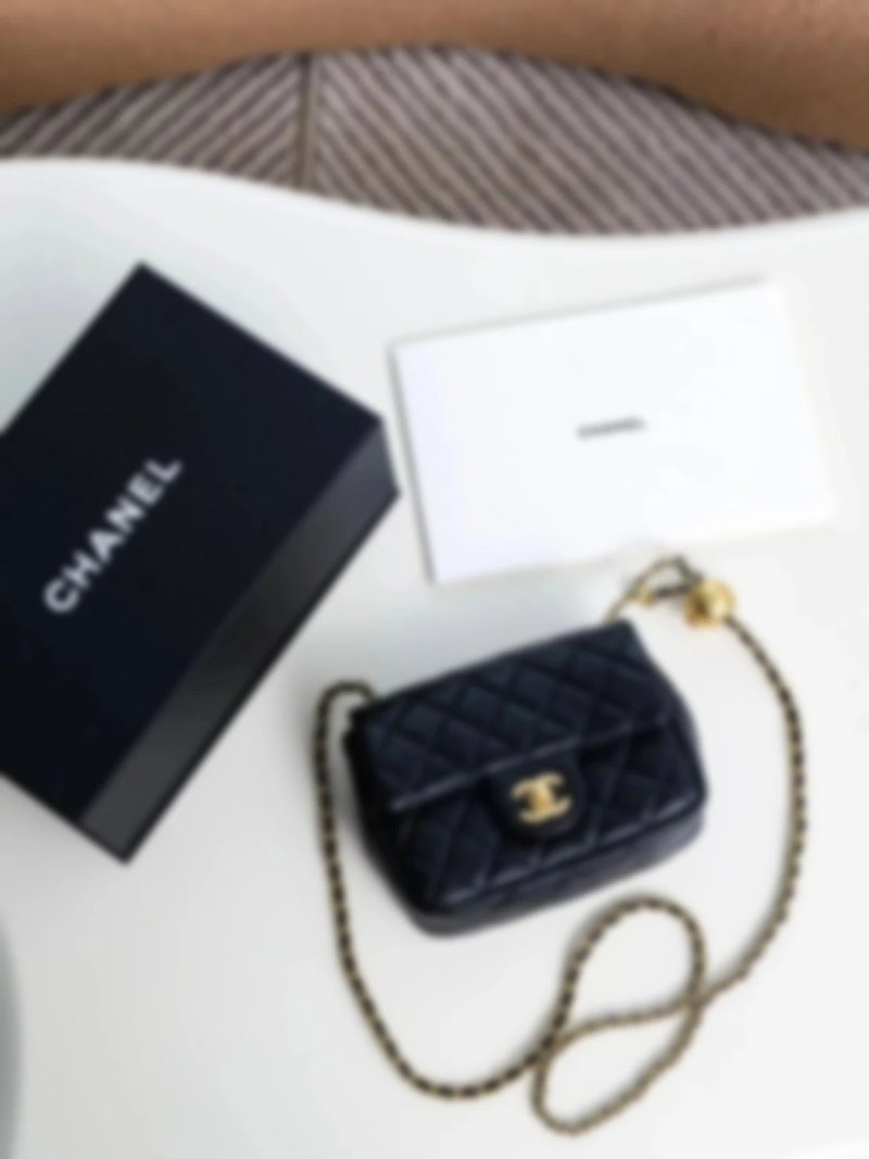 P1489 Item ID 8460 CHANEL - Classic Chain Bag - Mini Golden Bead Square Fat Flip Bag - Sm