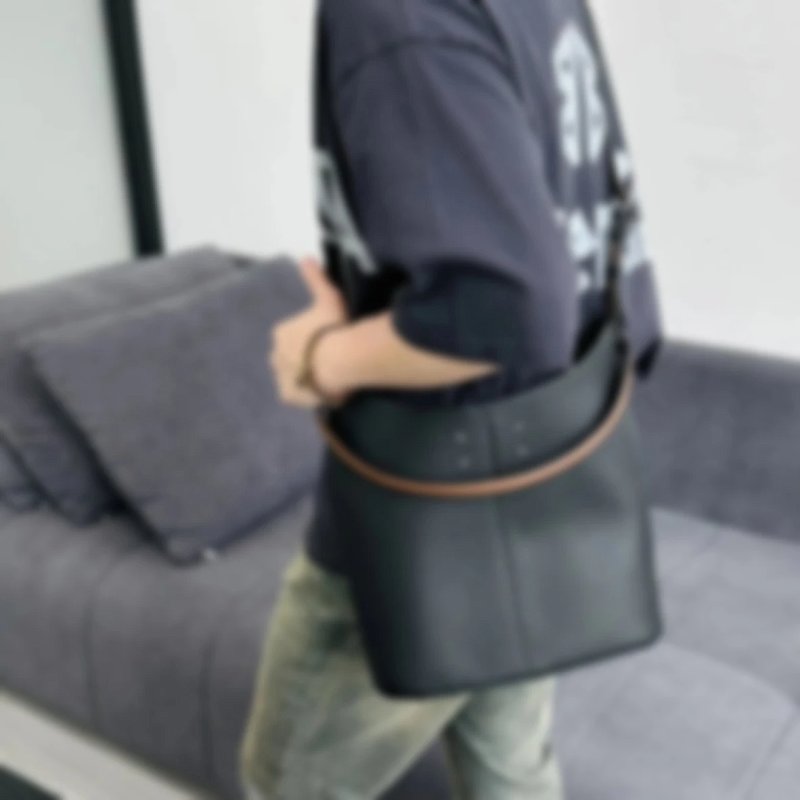 P1499 Item ID 8498 Maison-Mag1ela Magira Press age contrasting shoulder straps black brow