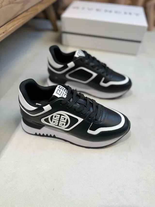 Louis Vuitton Multiple sneaker designs product detail image 15