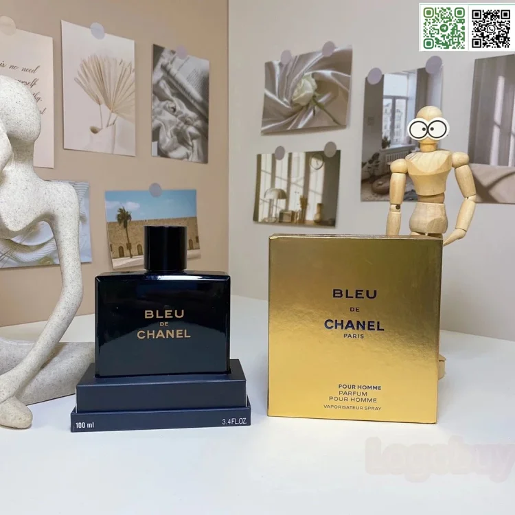 CHANEL — Etui na telefon