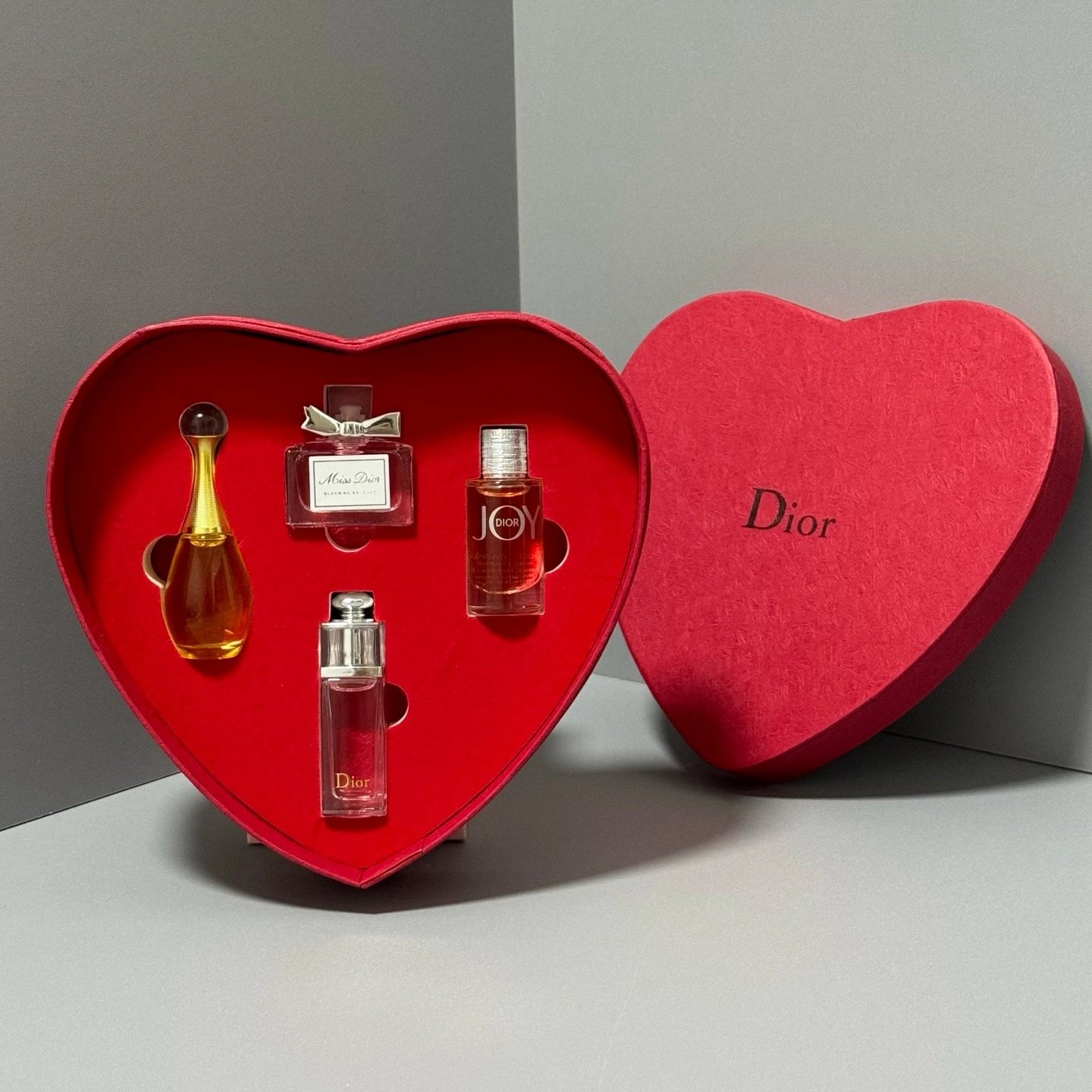 DIOR 4 SETS