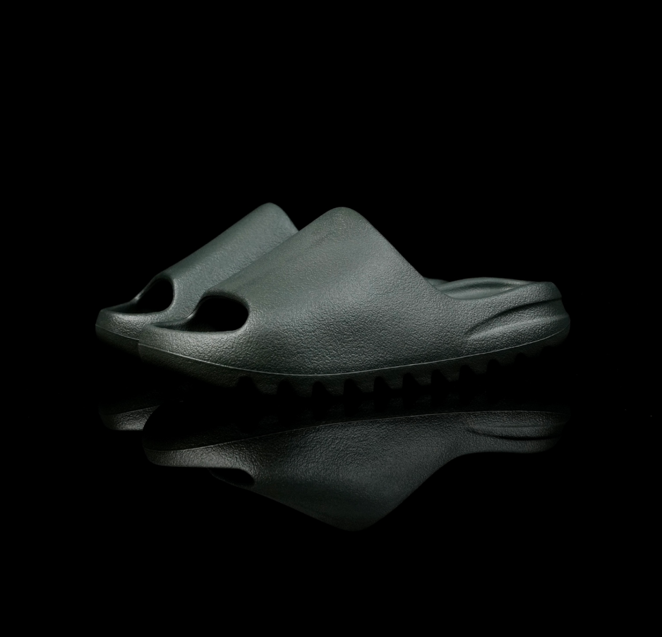 AD originals Yeezy Slide 10