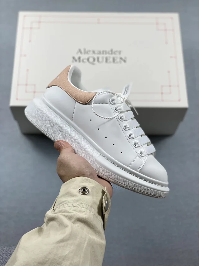 Alexander McQueen Sneakers Low-Top Oversized Lace-Up product detail image 10