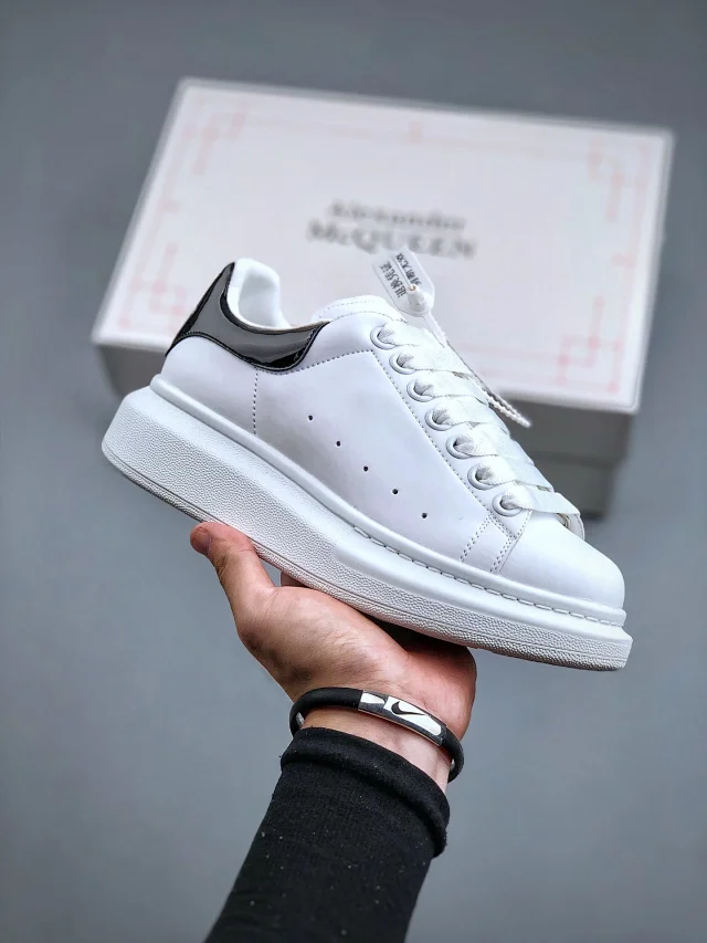 Alexander McQueen Sneakers Low-Top Oversized Lace-Up product detail image 14